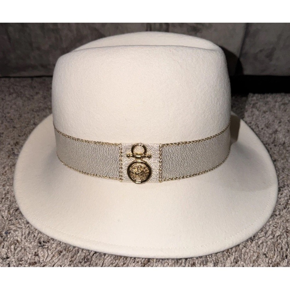 Uno Alla Volta White Felt Fedora Ranch Hat Gold Metallic Band Medallion Accent